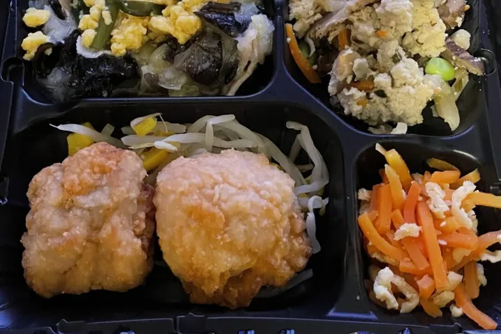 ワタミの宅食のおかずが入った弁当